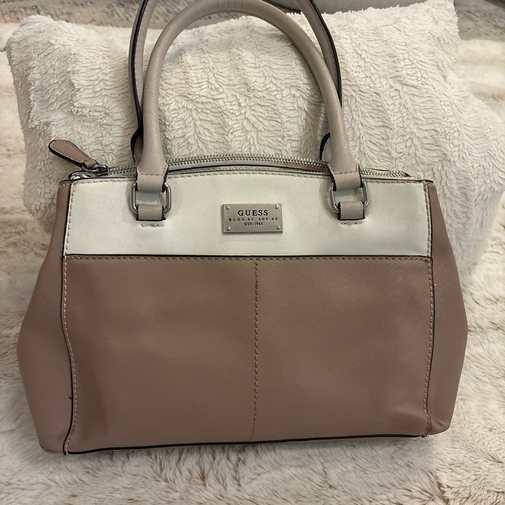 ✨ Guess Blush & White Shoulder Bag ✨